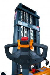 Штабелер самоходный 1,2 т 1,6 м XILIN CDD12R-EN с раздвижными вилами (сопровождаемый), шт