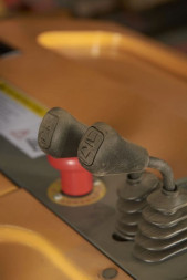 Штабелер самоходный 1,5 т 4,5 м XILIN CPD15R с раздвижными вилами и противовесом (с платформой), шт