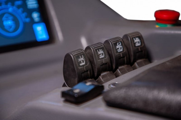 Ричтрак электрический с кабиной XILIN 2,0 т 8,6 м CQD20-D с камерой (ручной клапан), шт